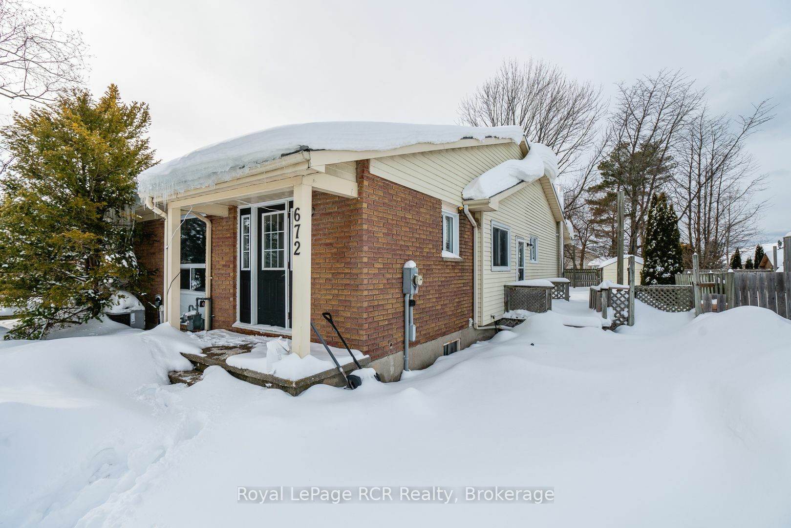 Property Photo:  672 Kennard Cres  ON N2Z 1T4 