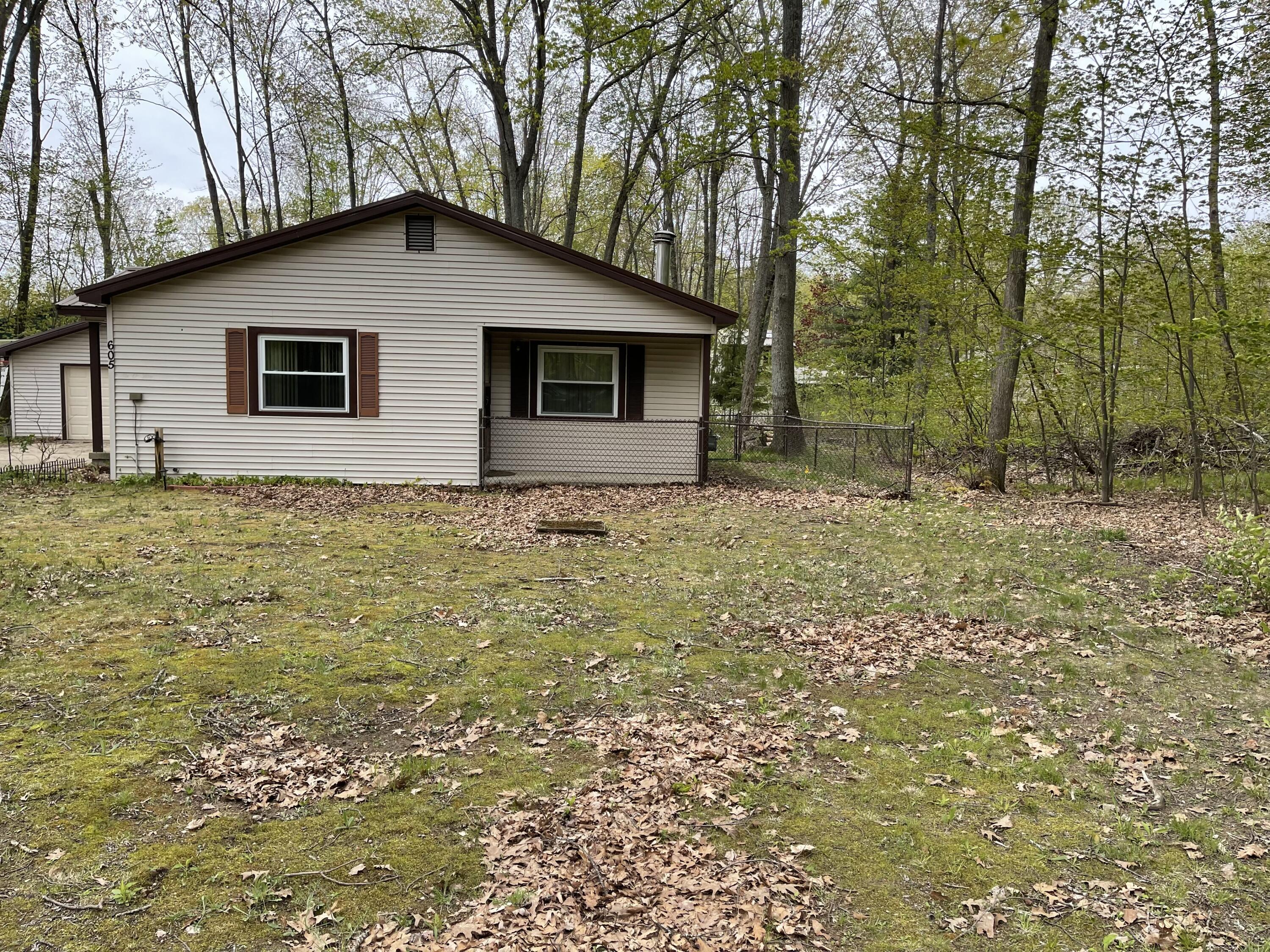 Property Photo: 605 Englewood Drive MI 48653