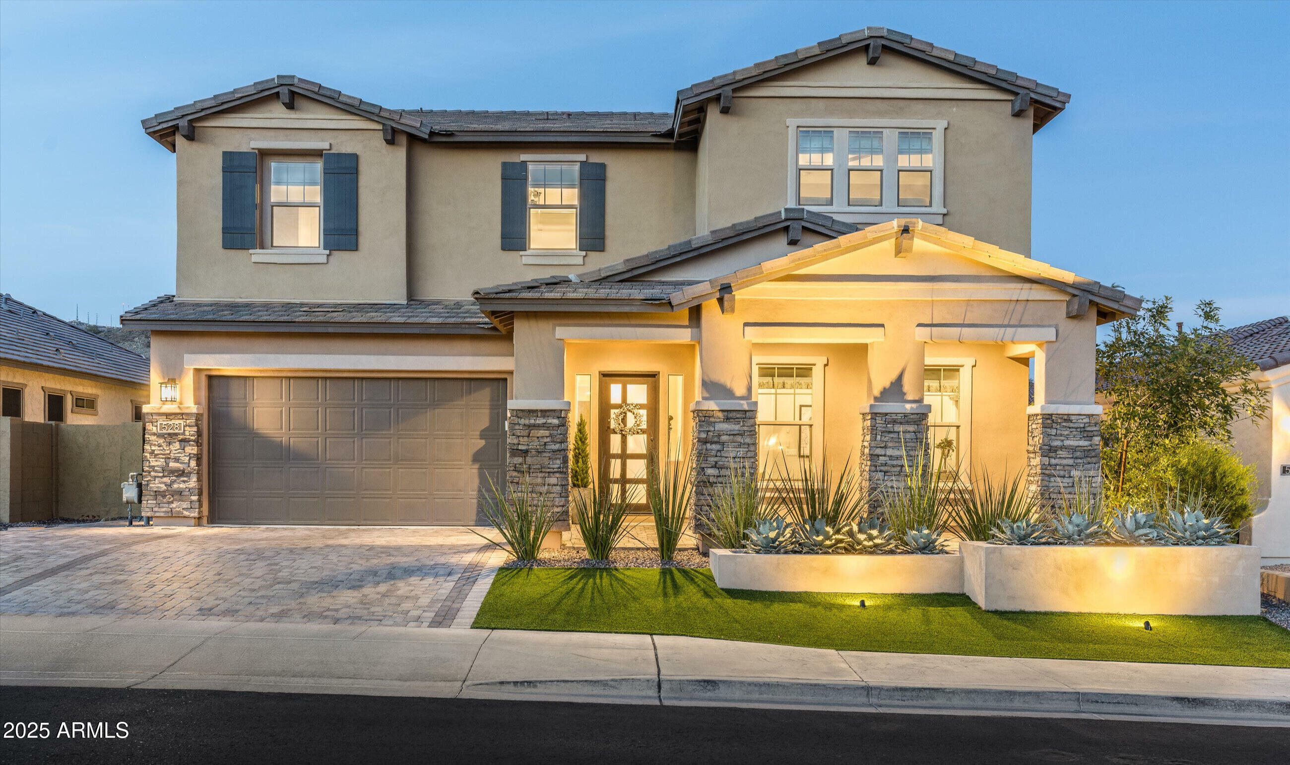 Property Photo: 528 E Ashurst Drive AZ 85048