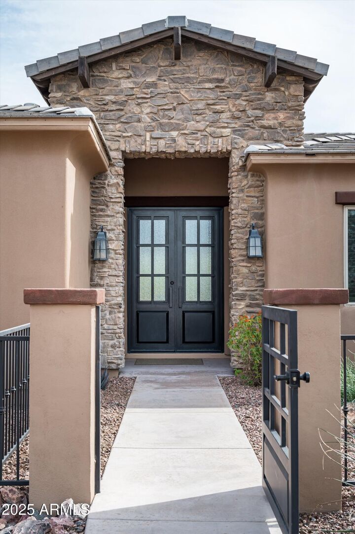 Property Photo: 35045 N 52nd Place AZ 85331