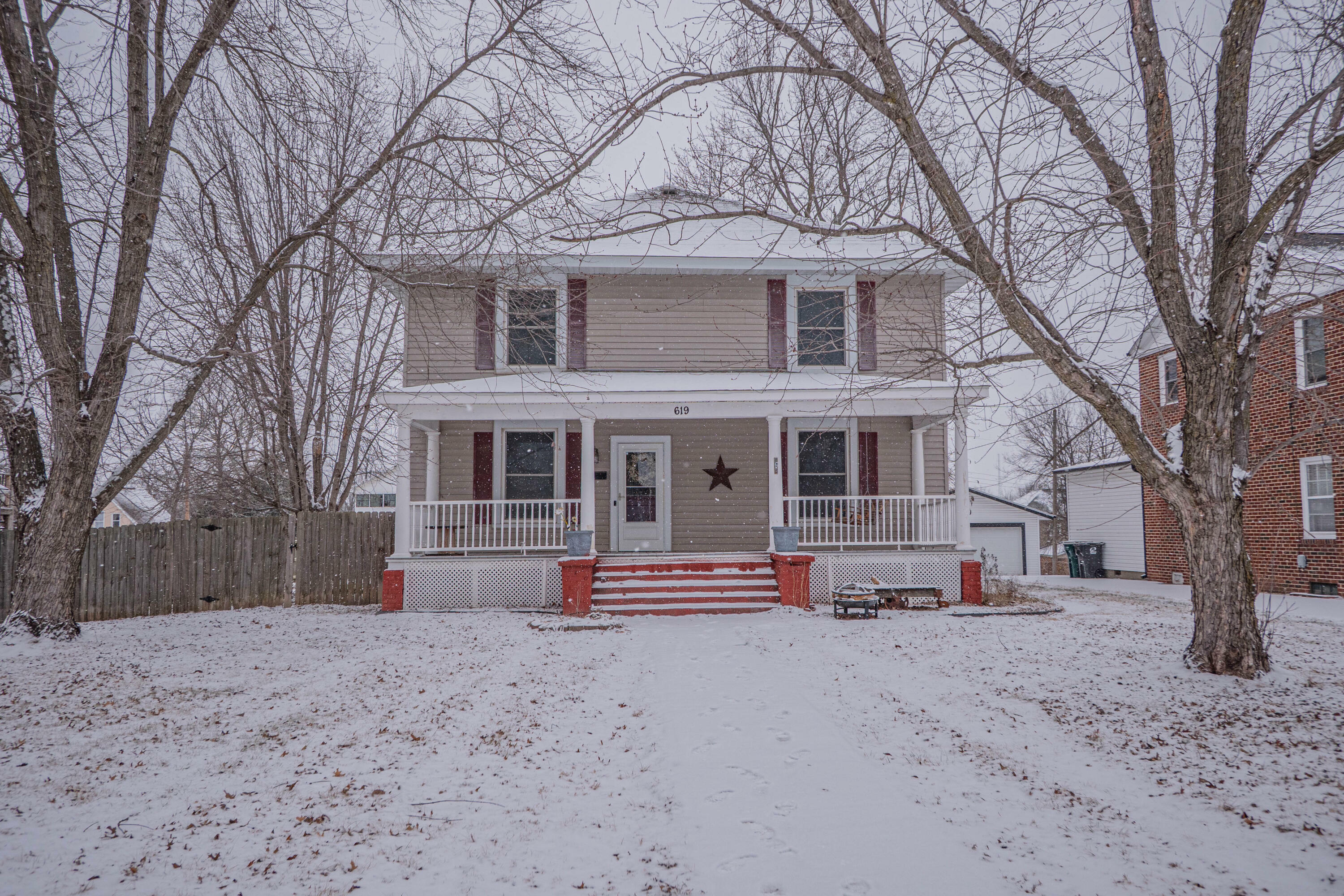 Property Photo:  619 W Carpenter St  MO 65270 