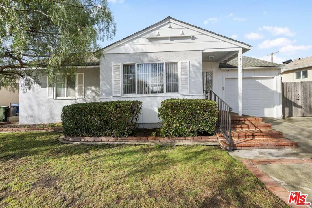 Property Photo:  7813 Toland Ave  CA 90045 