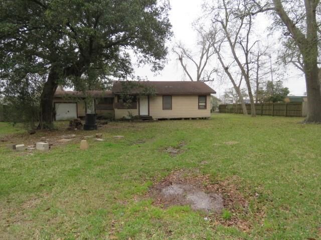 Property Photo: 807 S 12th Street TX 77627