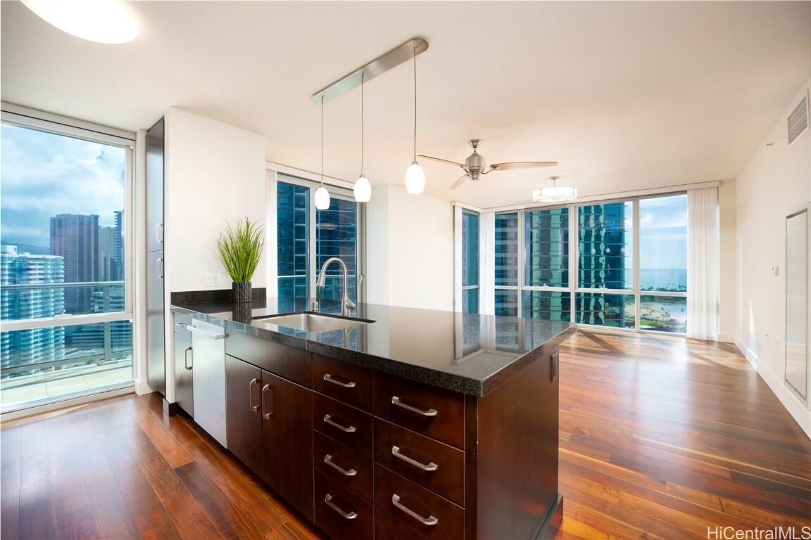1189 Waimanu Street 2505  Honolulu HI 96814 photo