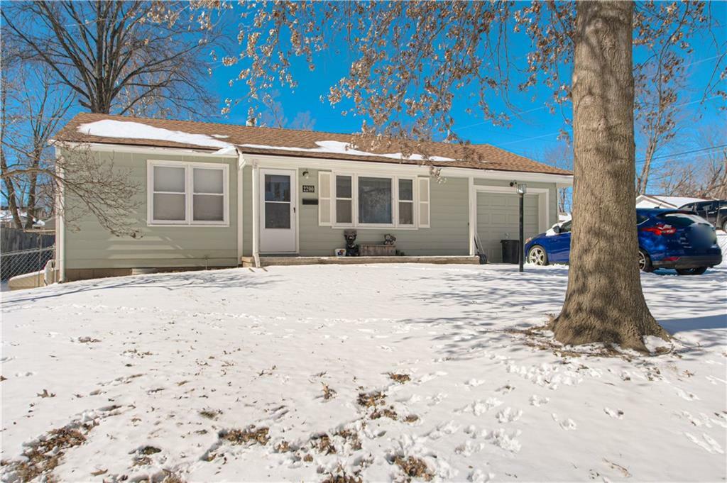 Property Photo:  2200 S 47th Street  KS 66106 