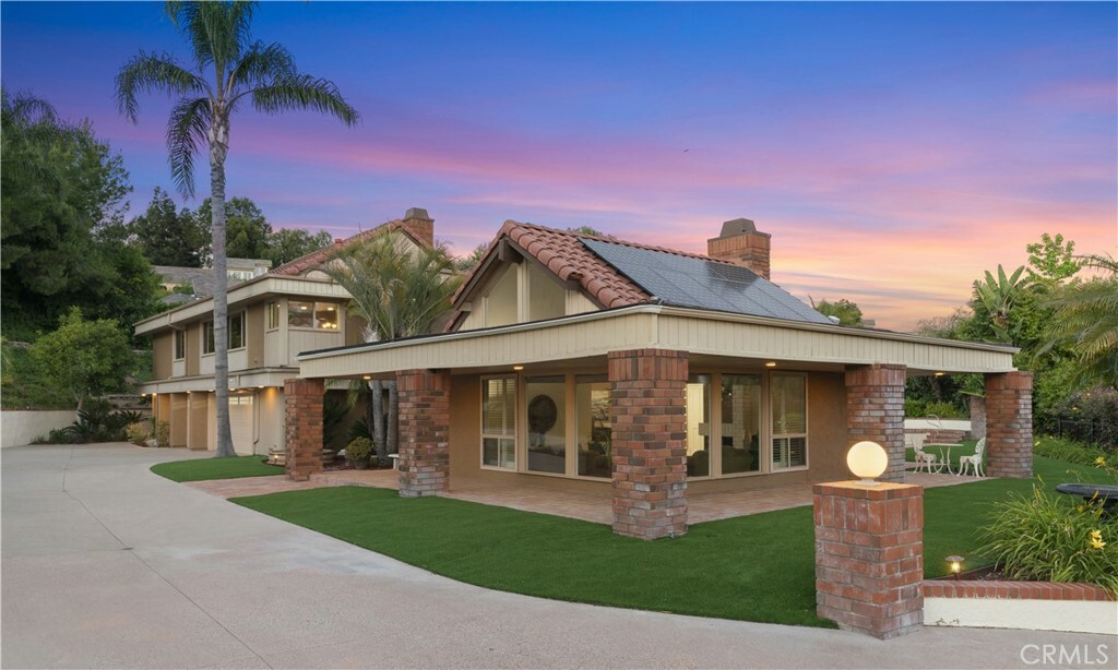 Property Photo: 18811 Ridgeview Circle CA 92861