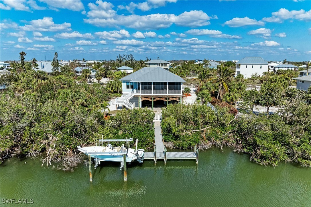 Property Photo: 37 Bocilla Drive FL 33921