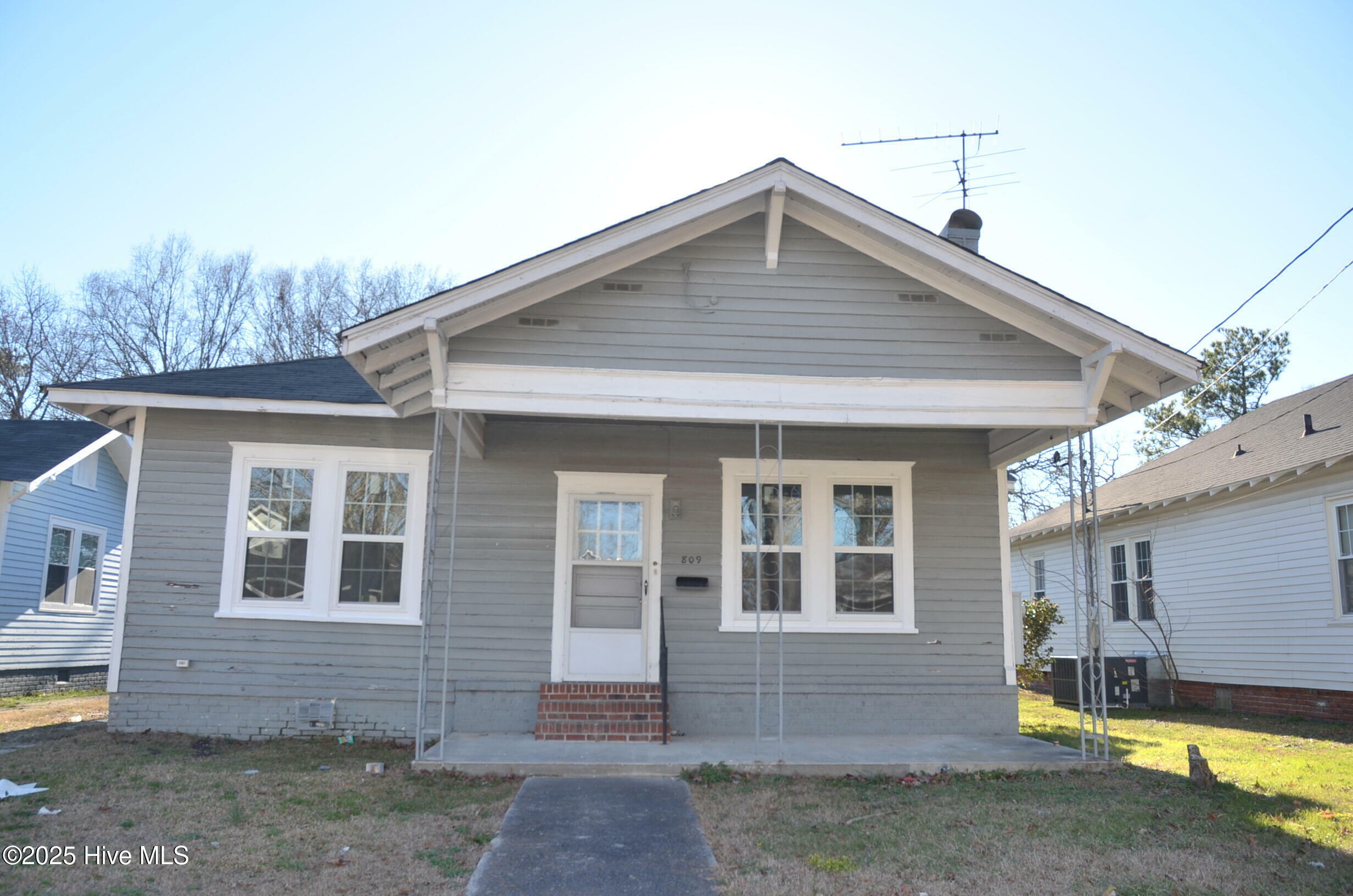 Property Photo:  809 School Street  NC 27801 