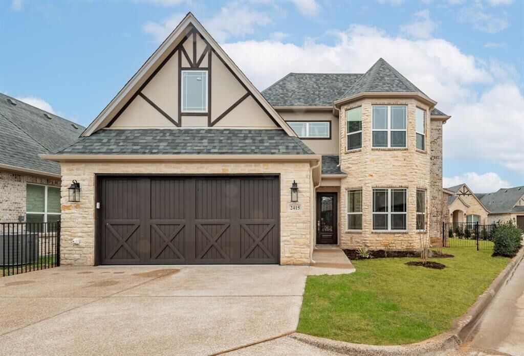 Property Photo: 2415 Vineyard Drive TX 76048