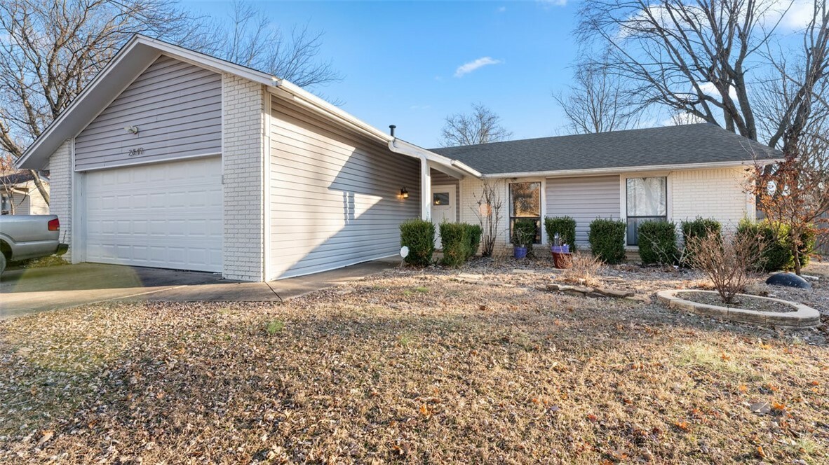 Property Photo:  2849 W Quail Drive  AR 72704 