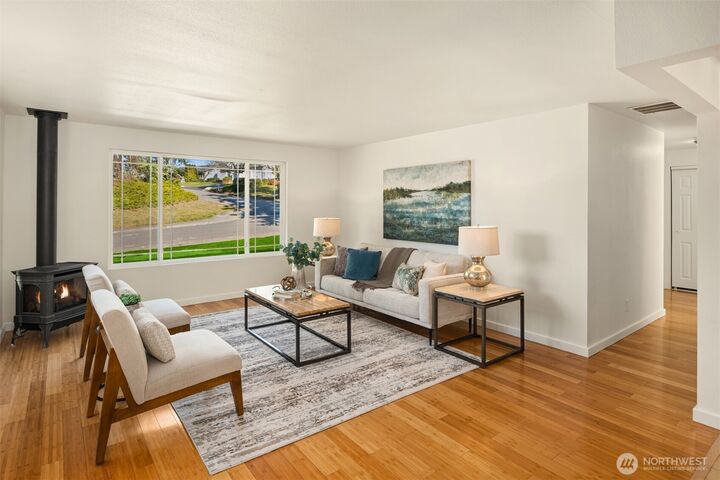 Property Photo:  13723 SE 173rd Place  WA 98058 