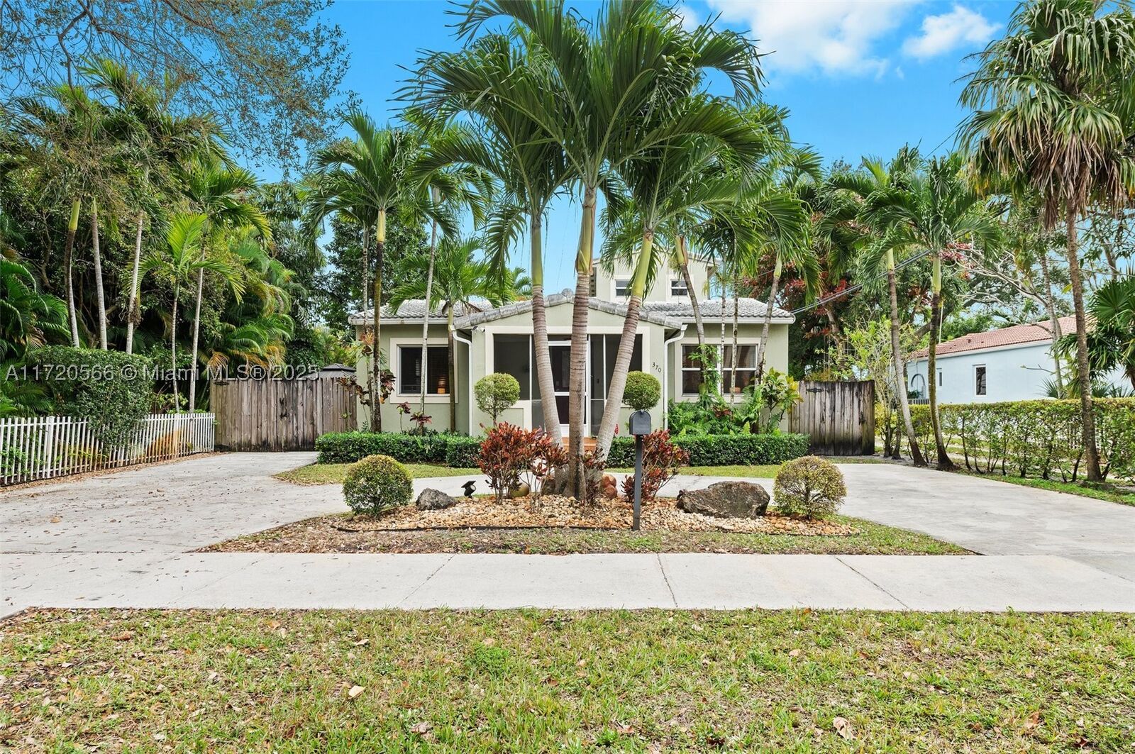 Property Photo: 370 Hibiscus Dr FL 33166