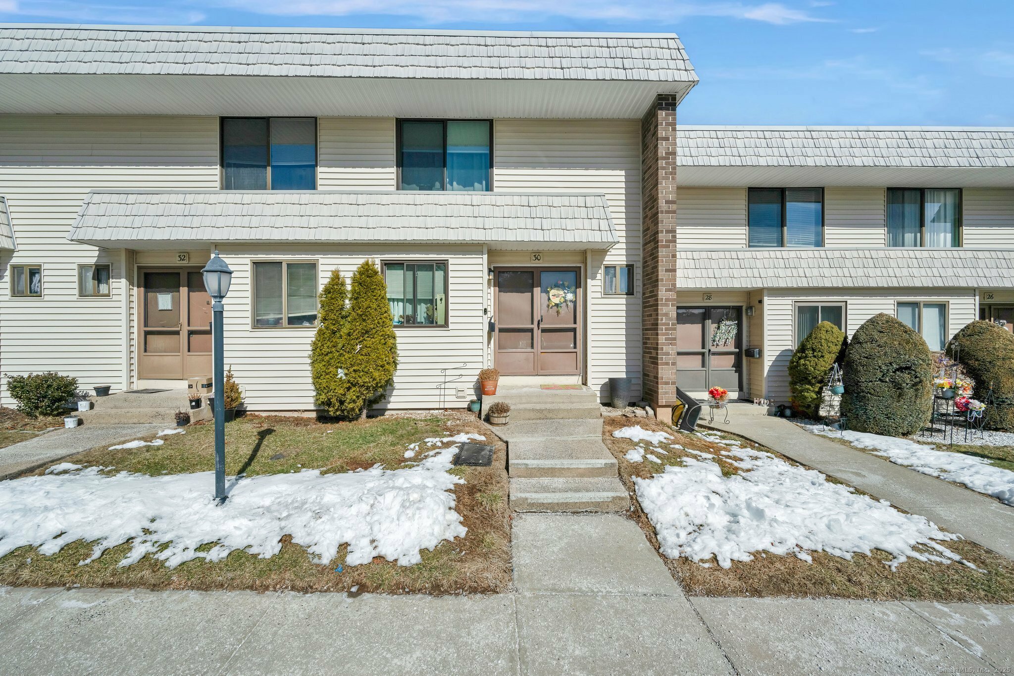 Property Photo:  30 Hemlock Court 30  CT 06416 