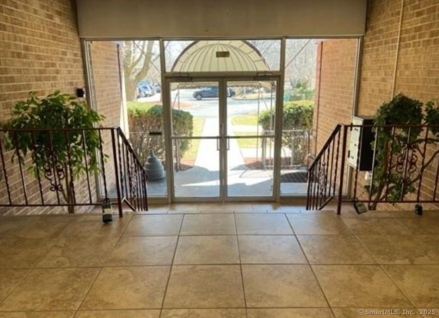 Property Photo:  155 Bull Hill Lane Apt 308  CT 06516 