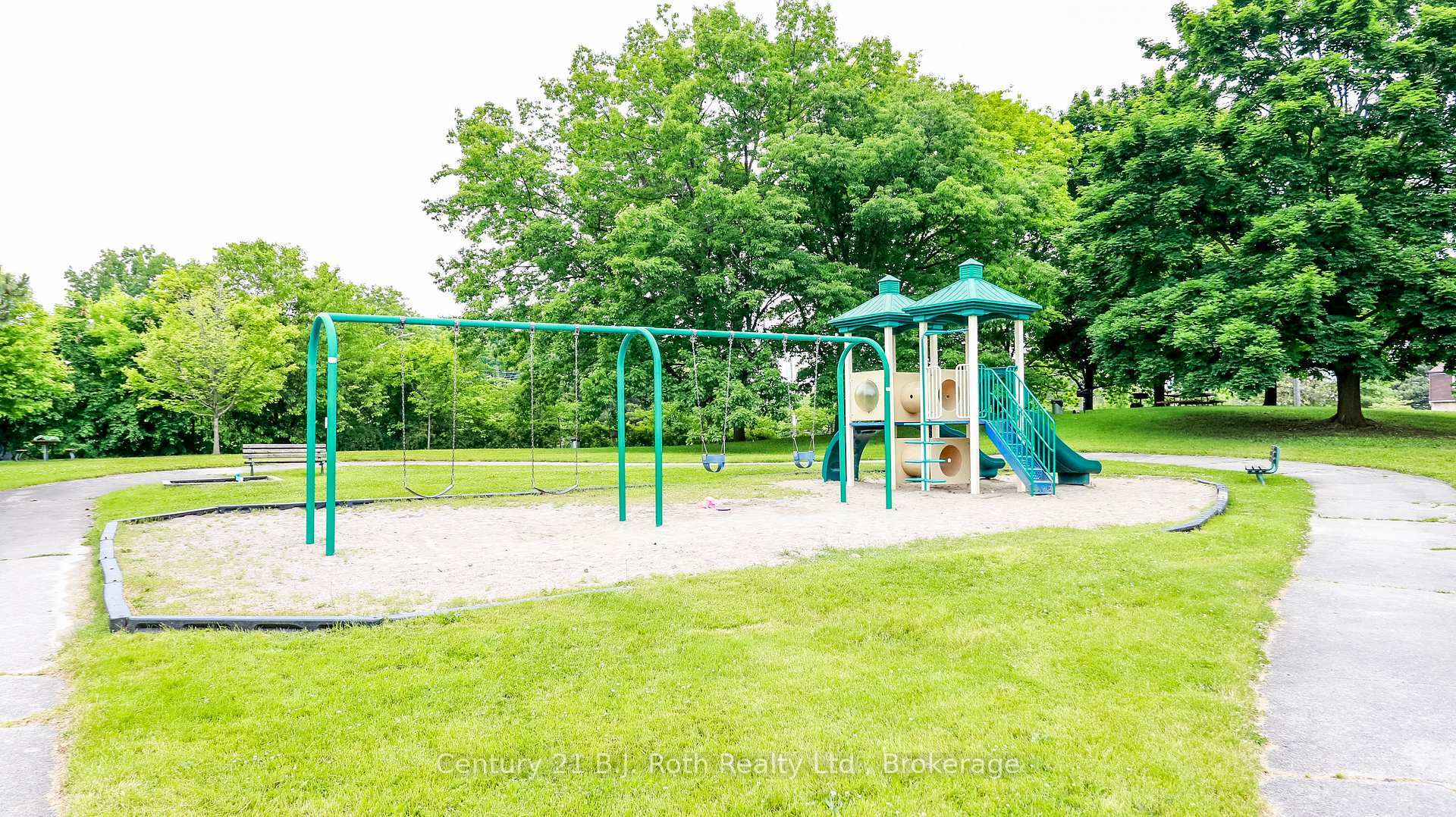 Photo de la propriété:  420 Mill Road W 412  ON M9C 1Z1 