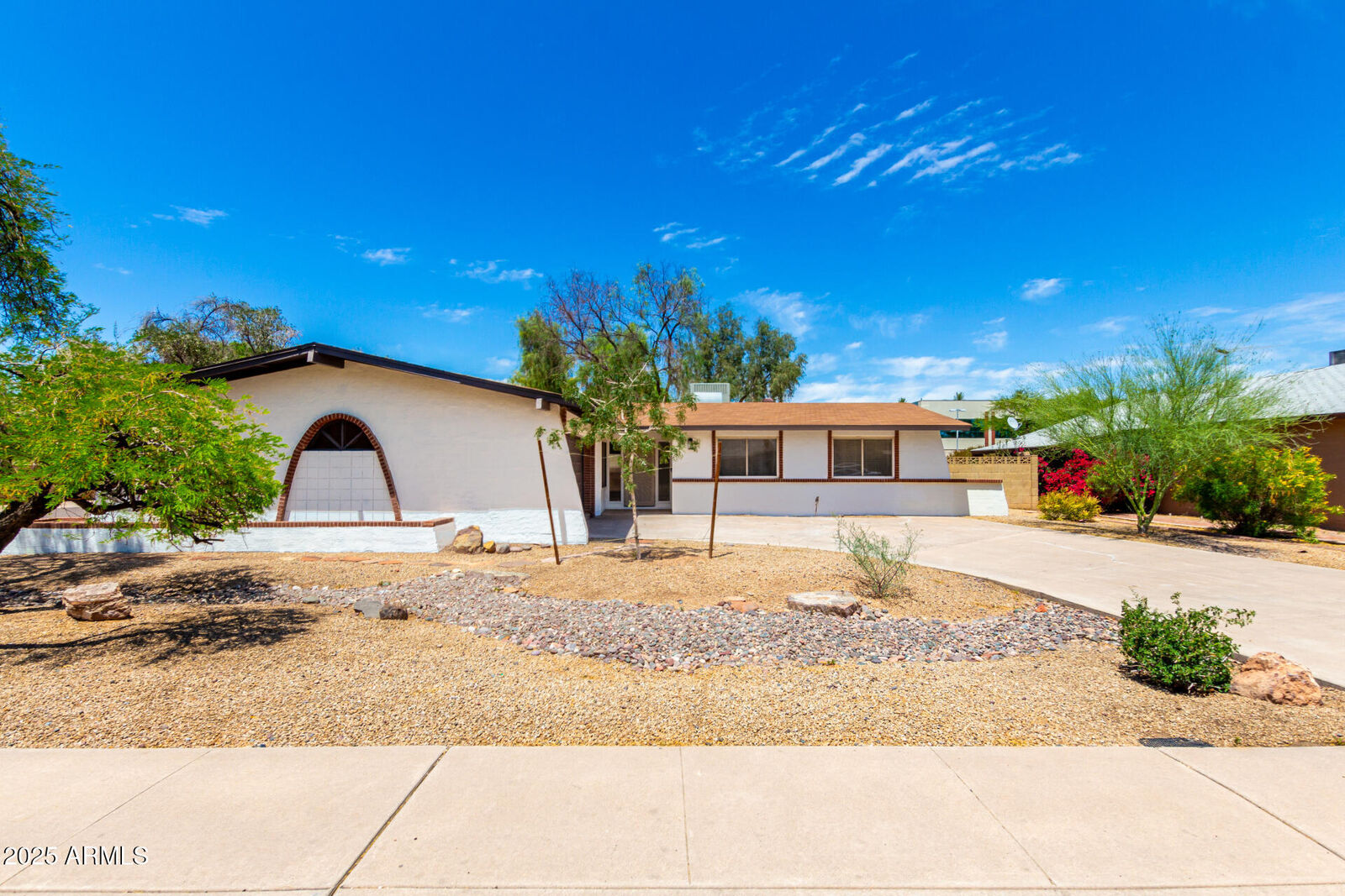 Property Photo: 2142 E Palmcroft Drive AZ 85282