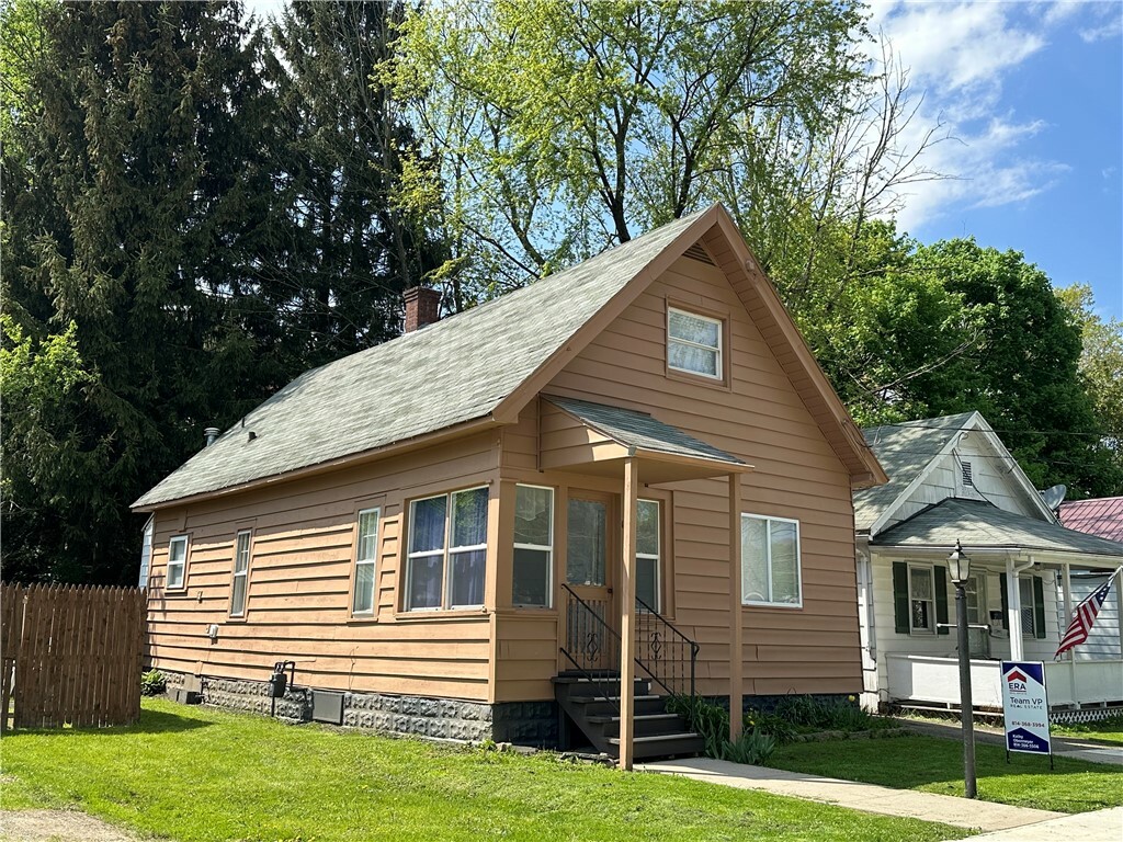 Property Photo: 18 Bedford Street PA 16701