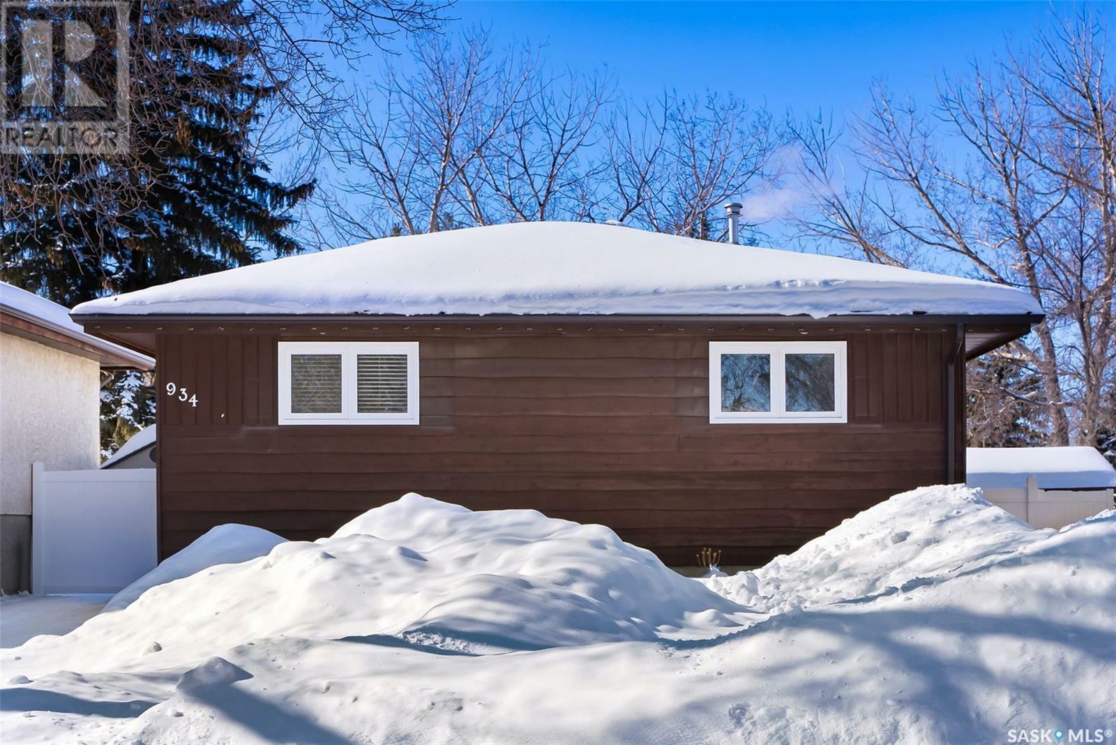 Property Photo:  934 Rowell Crescent N  SK S4X 2A6 