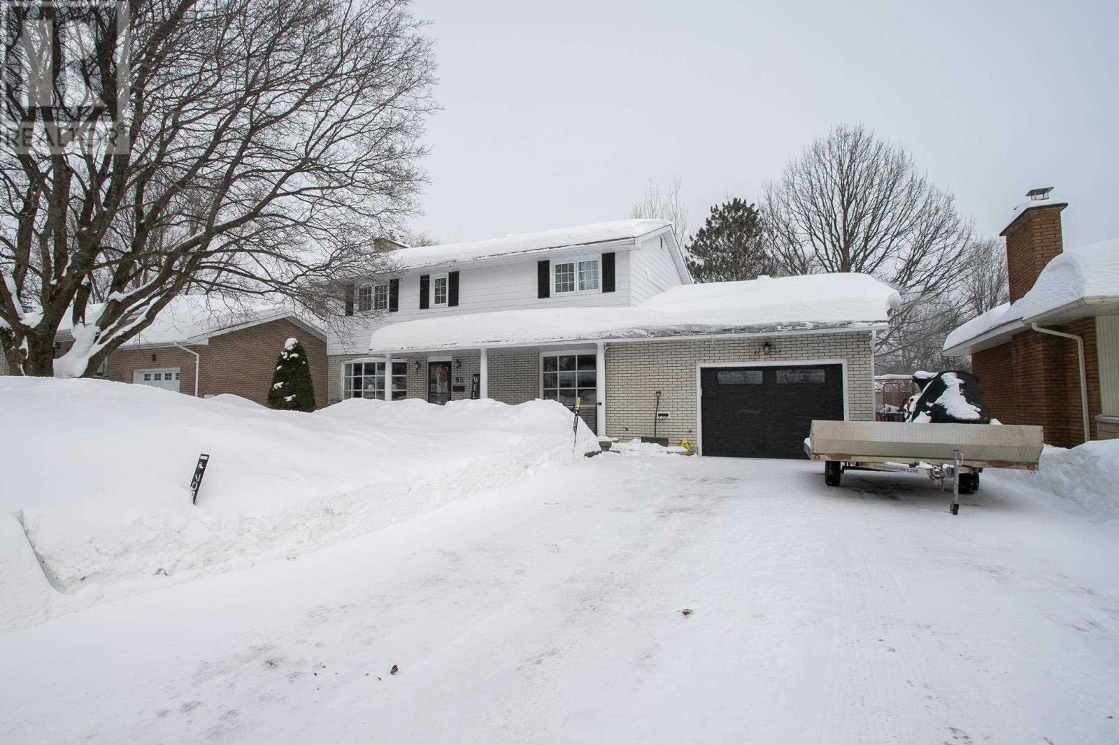 Property Photo:  95 Parkdale Dr  ON P6A 4C7 