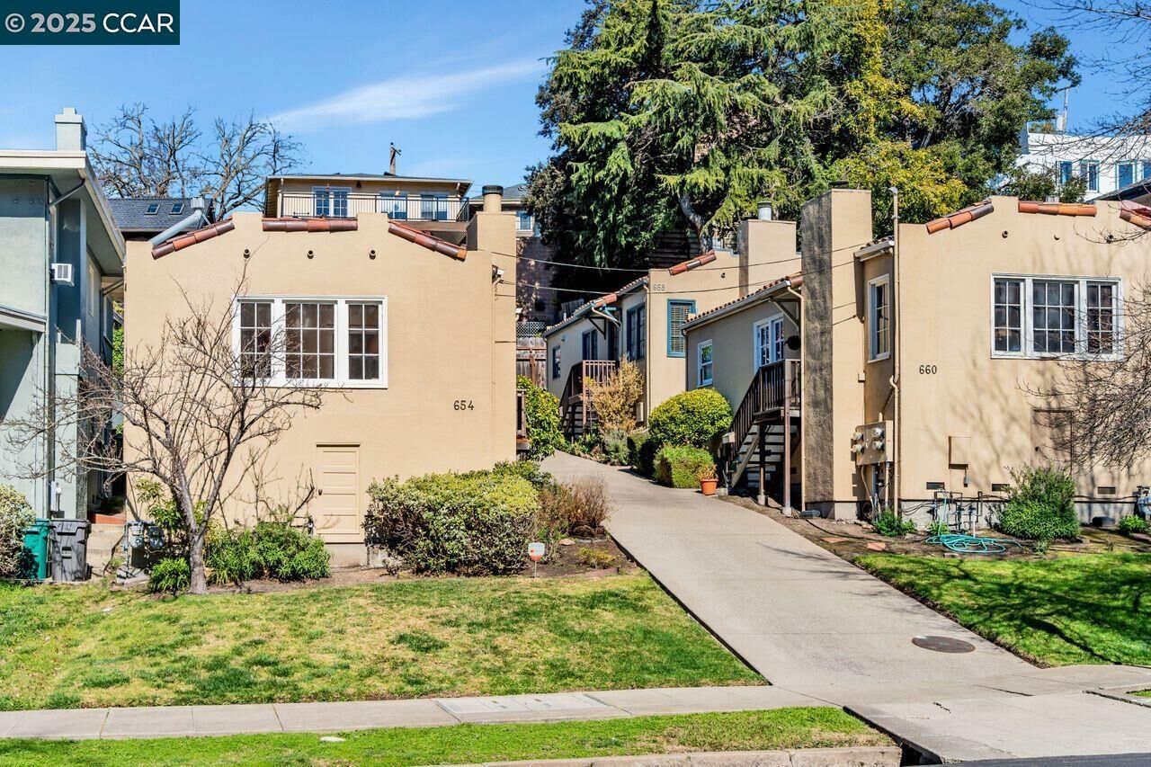 Property Photo: 654 Mandana Blvd CA 94610