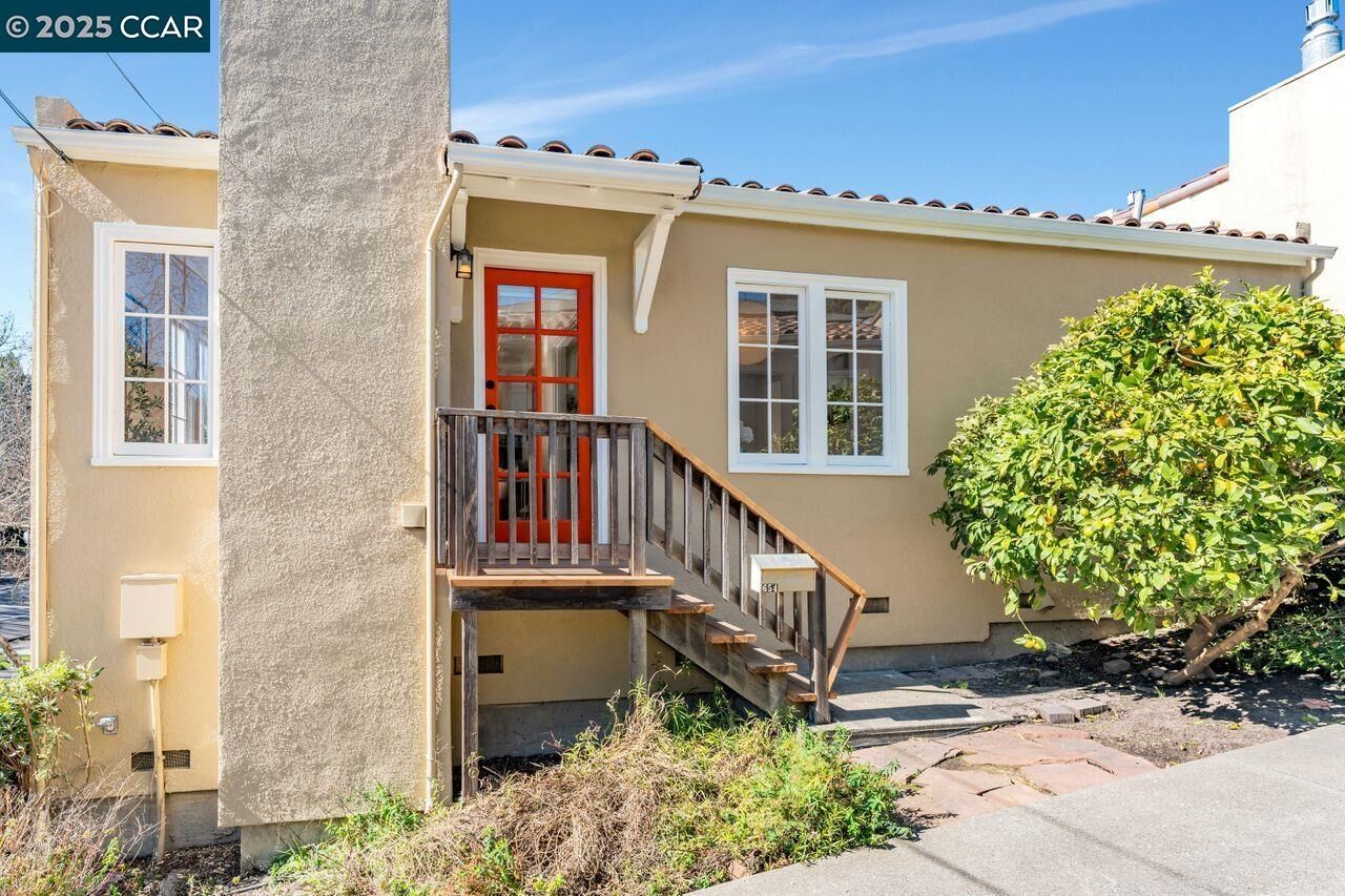 Property Photo: 654 Mandana Blvd CA 94610
