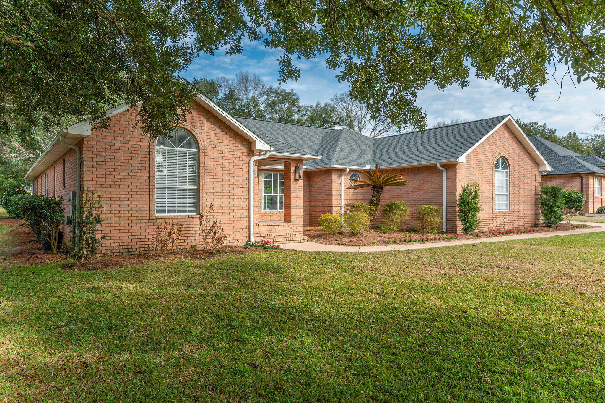 Property Photo:  5530 Oakmont Drive  FL 32571 