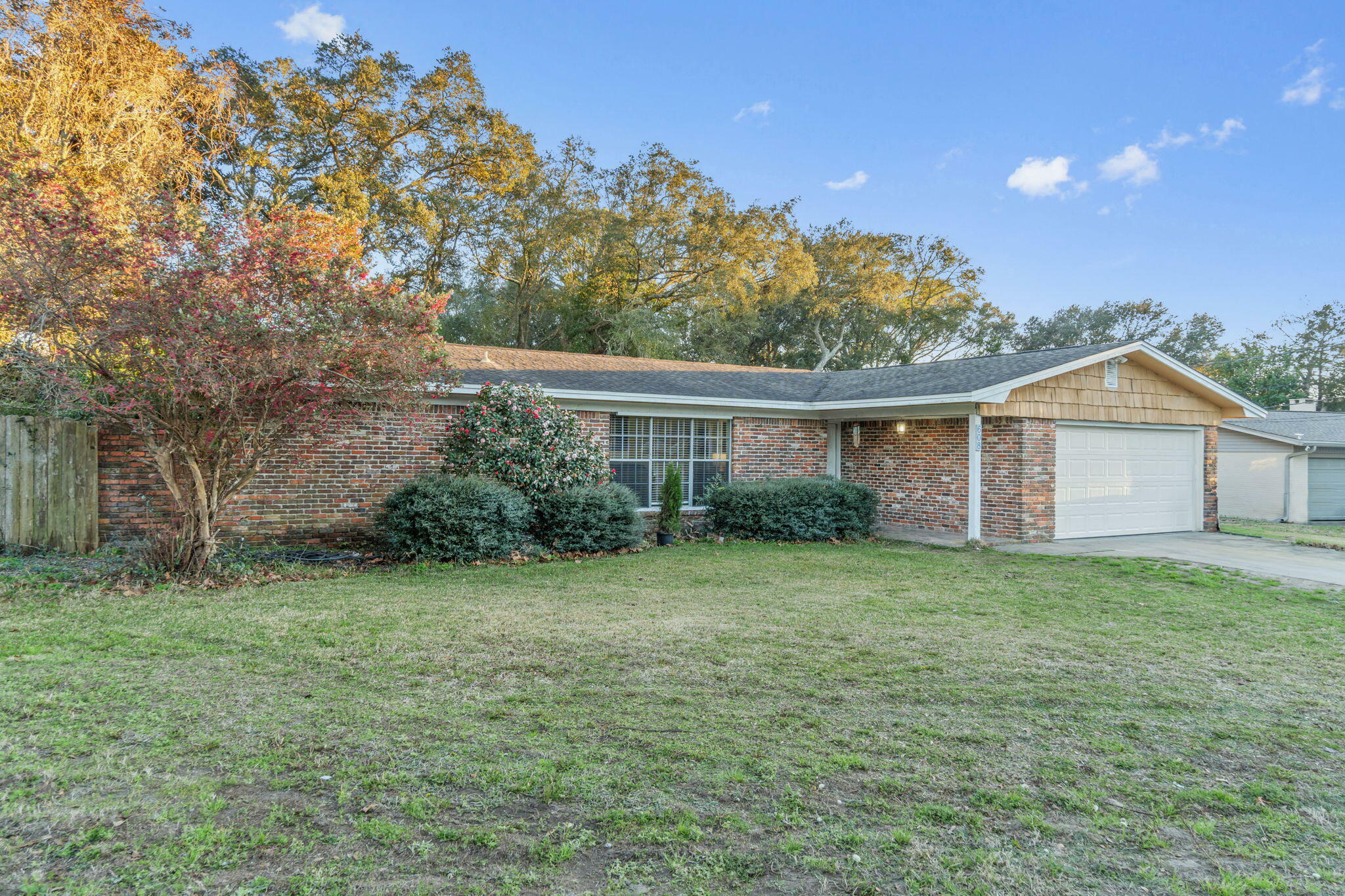 Property Photo:  608 NE Powell Drive  FL 32547 