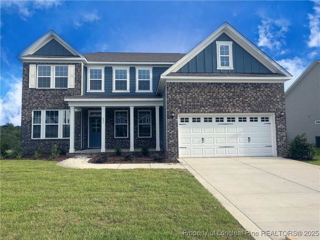 Property Photo: 637 Cresswell Moor Way NC 28311