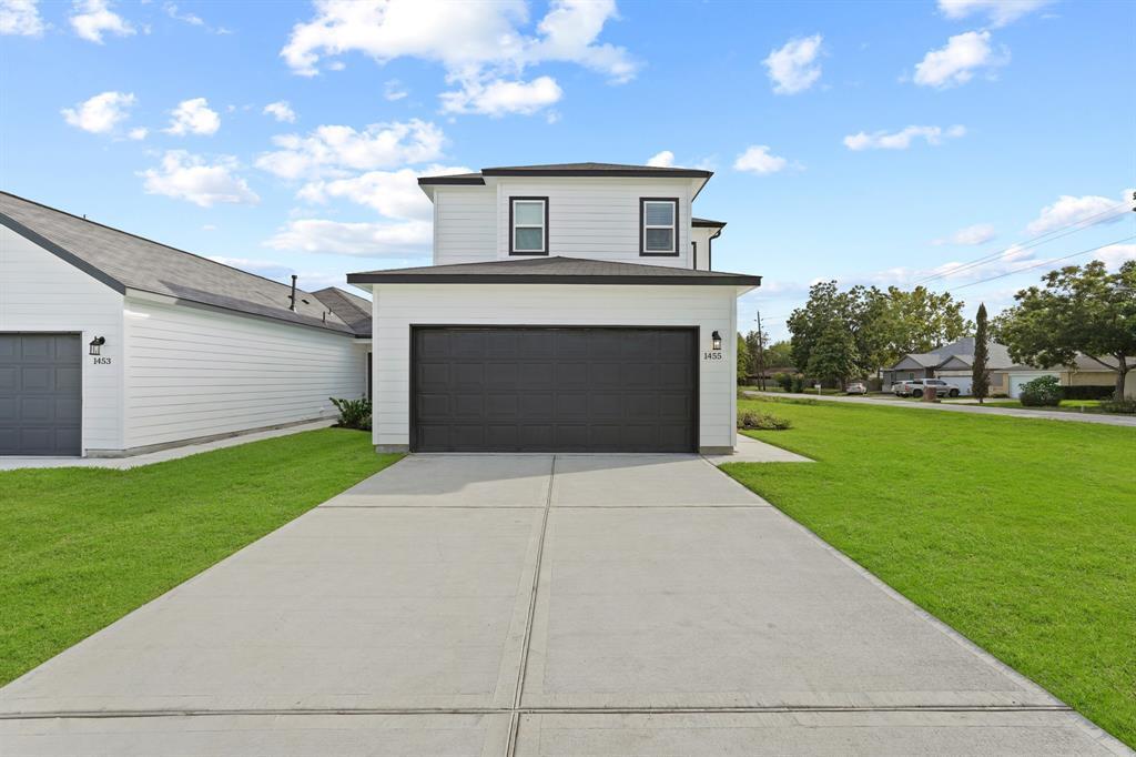 Property Photo: 1427 Acorn Meadow Rd Road TX 77067