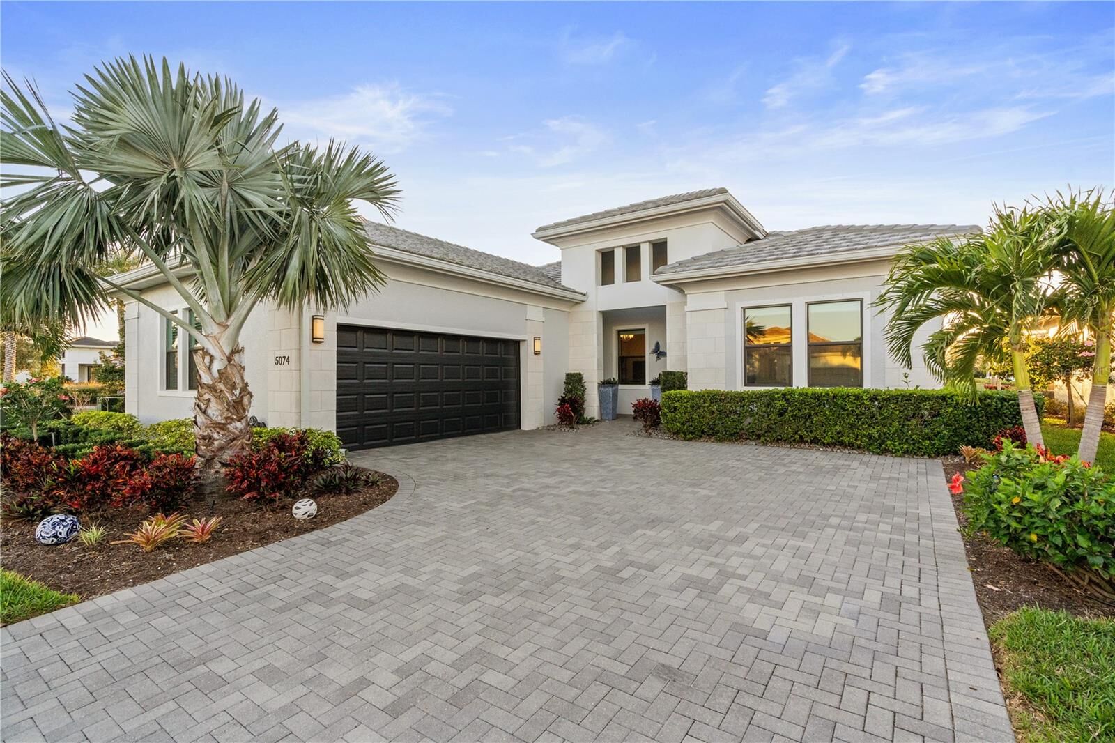 Property Photo: 5074 Surfside Circle FL 34211
