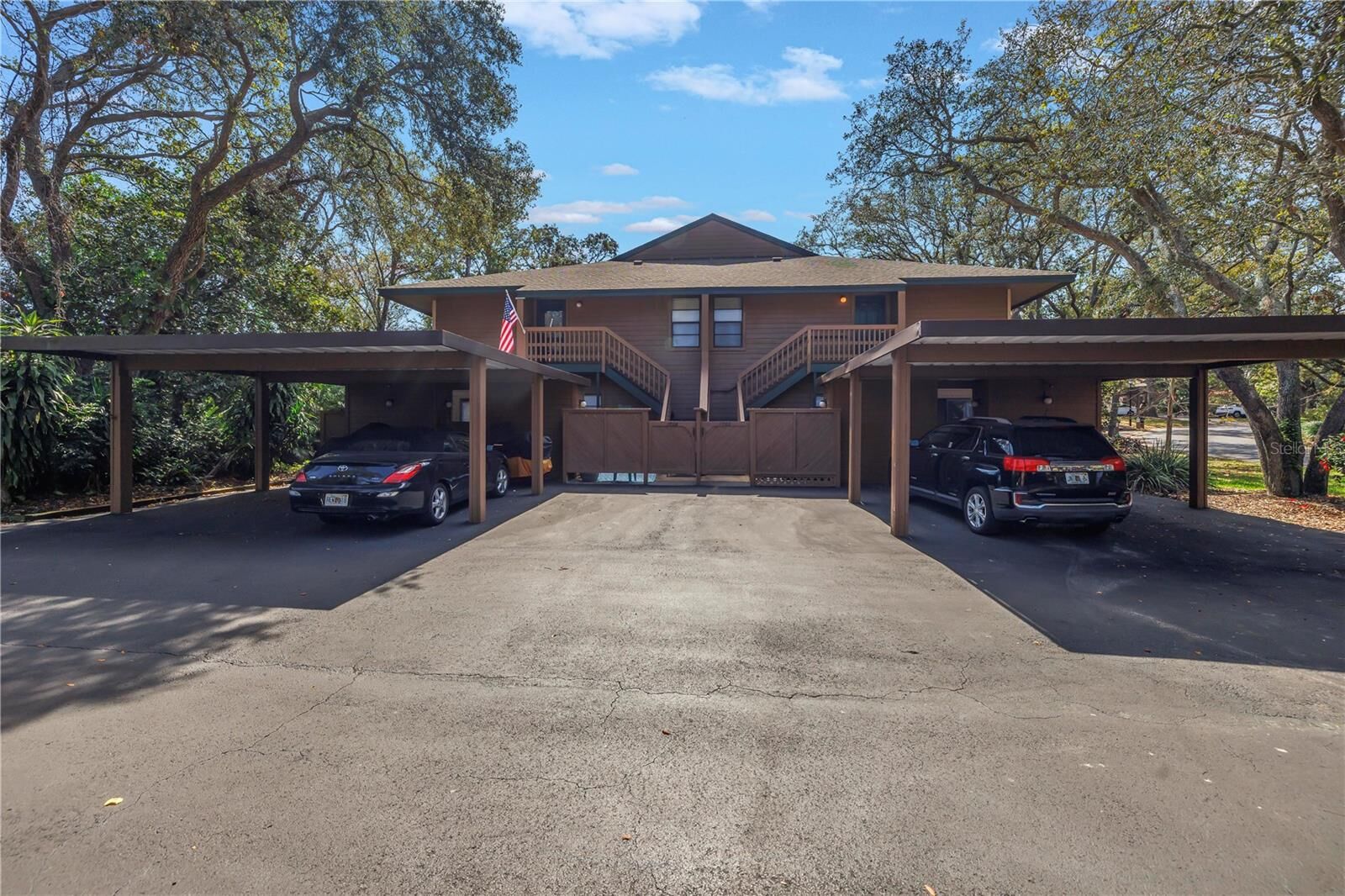 Property Photo: 1701 Lennox Road E FL 34683