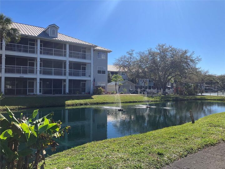 Property Photo:  2210 Vista Del Sol Circle #519  FL 33558 