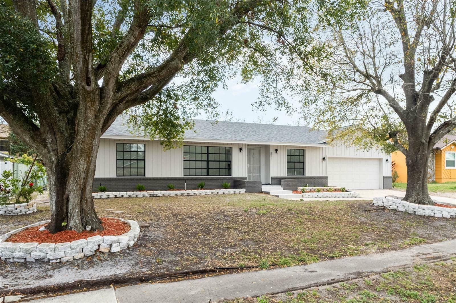 Property Photo:  8874 Hillsdale Drive  FL 32818 