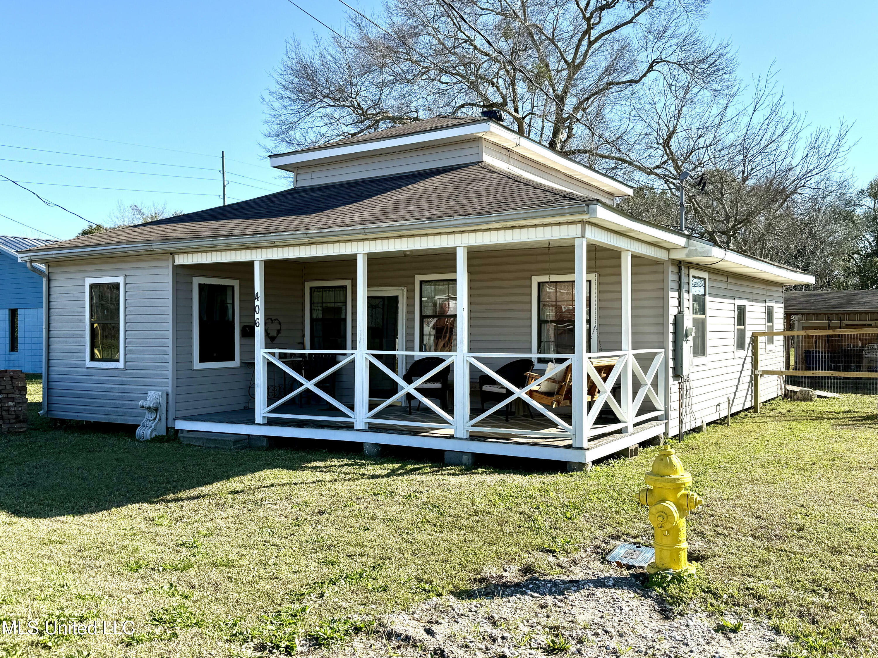 Property Photo:  406 Ford Avenue  MS 39567 