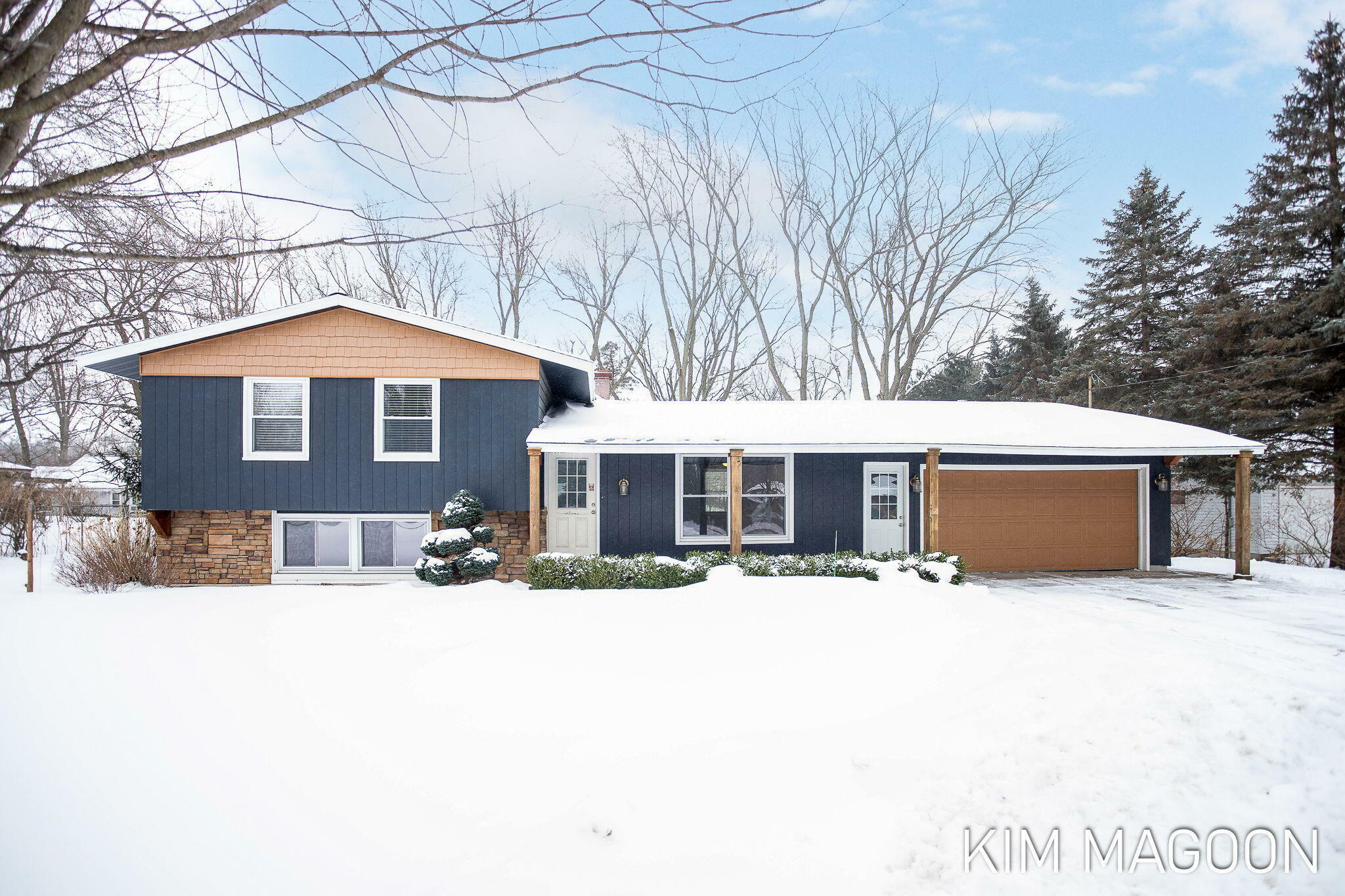 Property Photo: 1660 W Lakewood Boulevard MI 49424