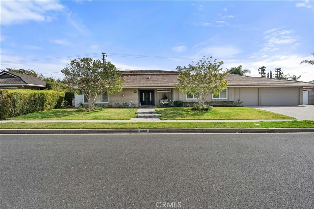 Property Photo:  12352 Ranchwood Road  CA 92705 