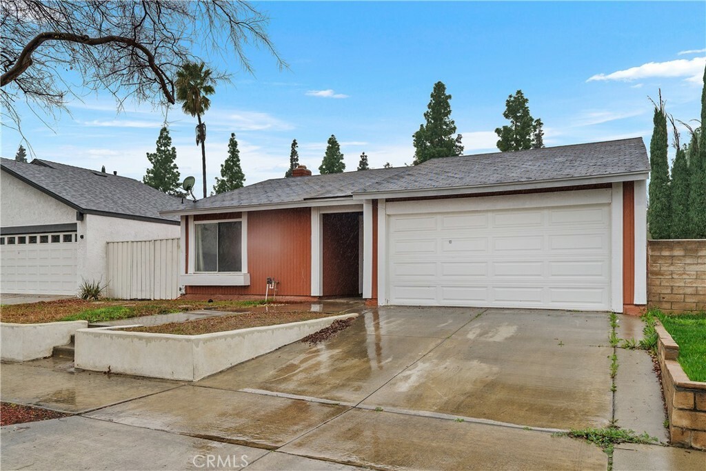 6897 Crest Avenue  Riverside CA 92503 photo