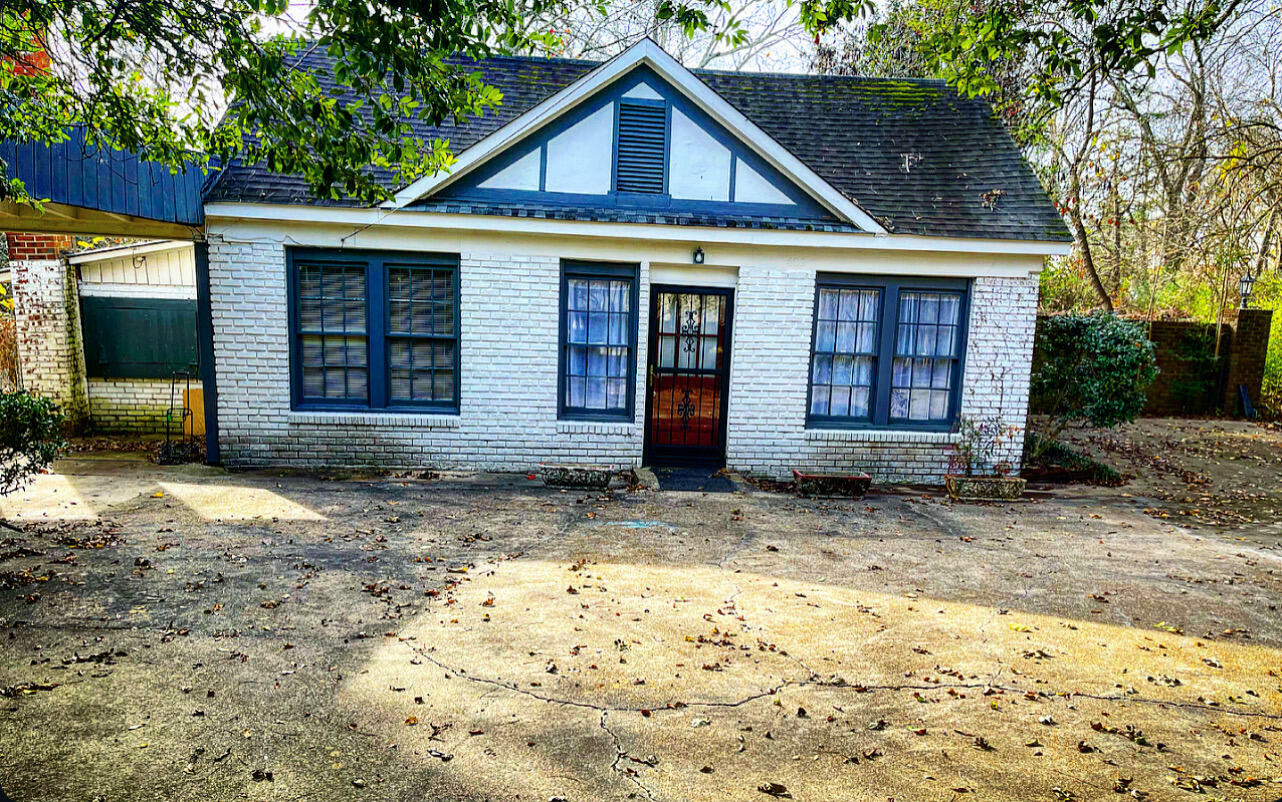 Property Photo:  403 Jefferson St.  MS 38860 