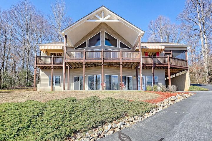 Property Photo: 1085 Chatuge Village Circle NC 28904