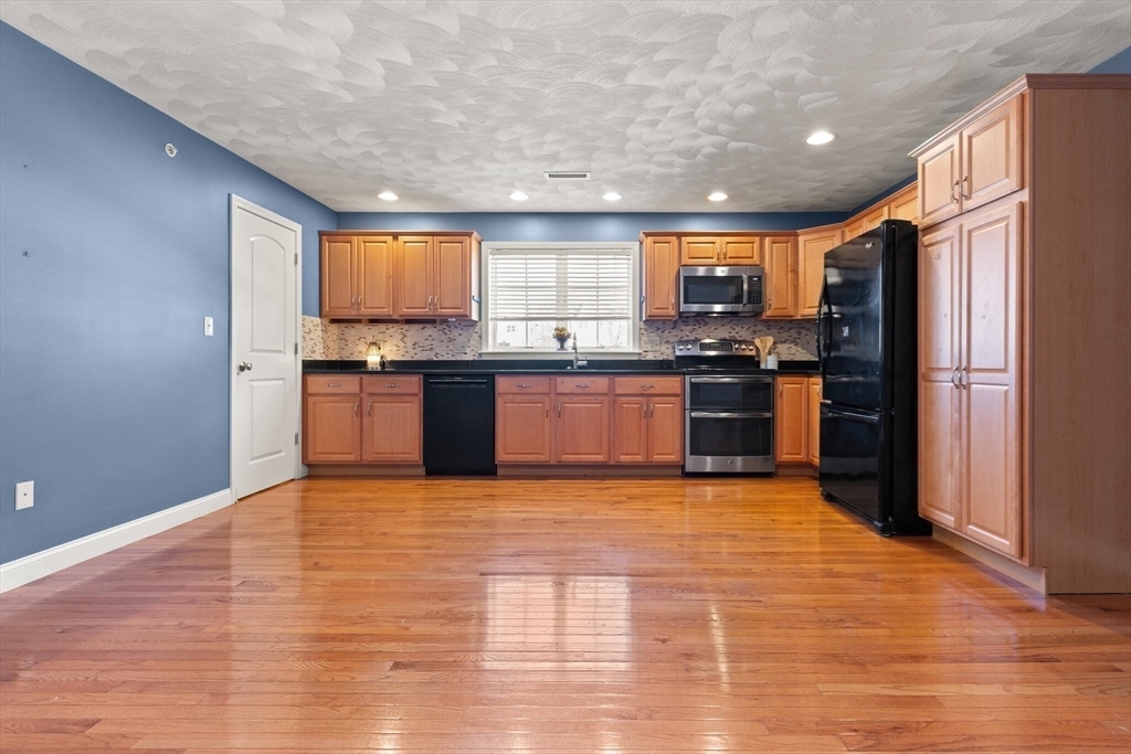 Property Photo:  382 Walnut St 203  MA 01905 