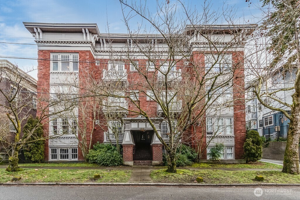 Property Photo: 214 13th Avenue E 9 WA 98102