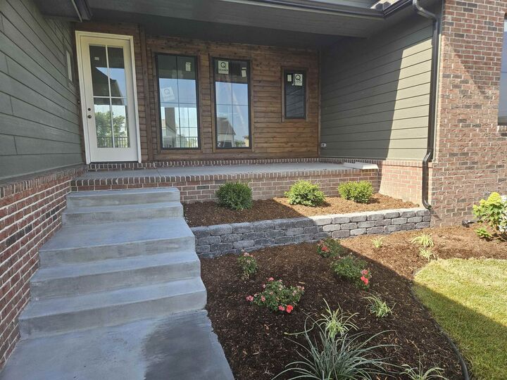 Property Photo: 1206 W Lakeway Ct KS 67002