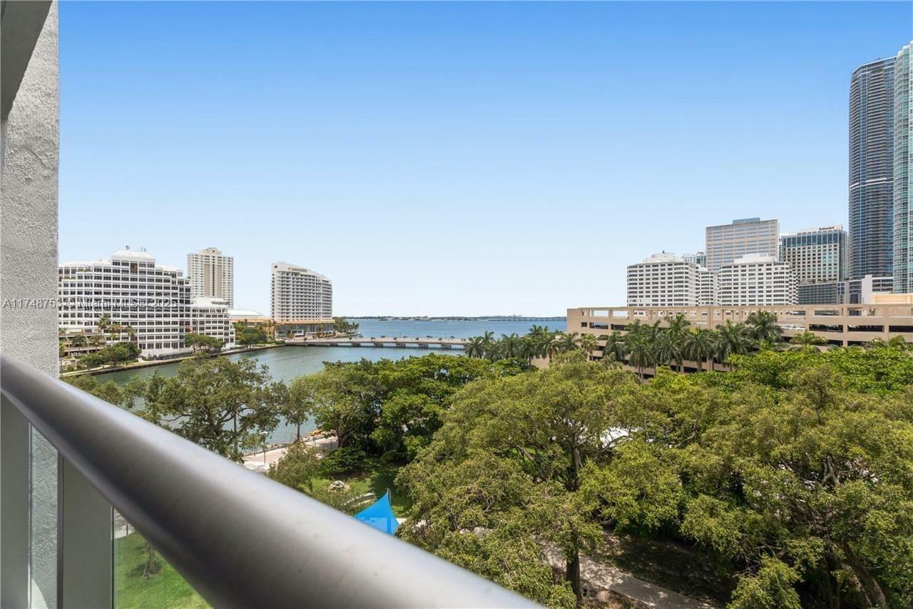 Property Photo:  495 Brickell Ave 807  FL 33131 