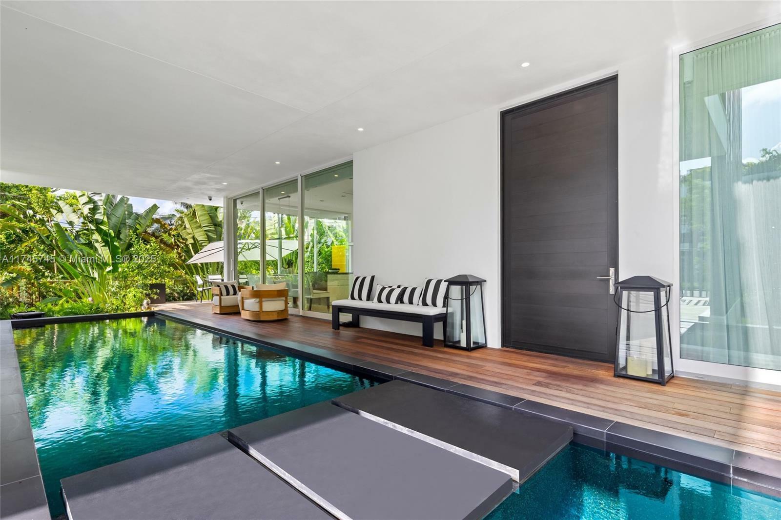 Property Photo:  810 W 47th Ct - The Ritz Carlton Miami Beach  FL 33140 