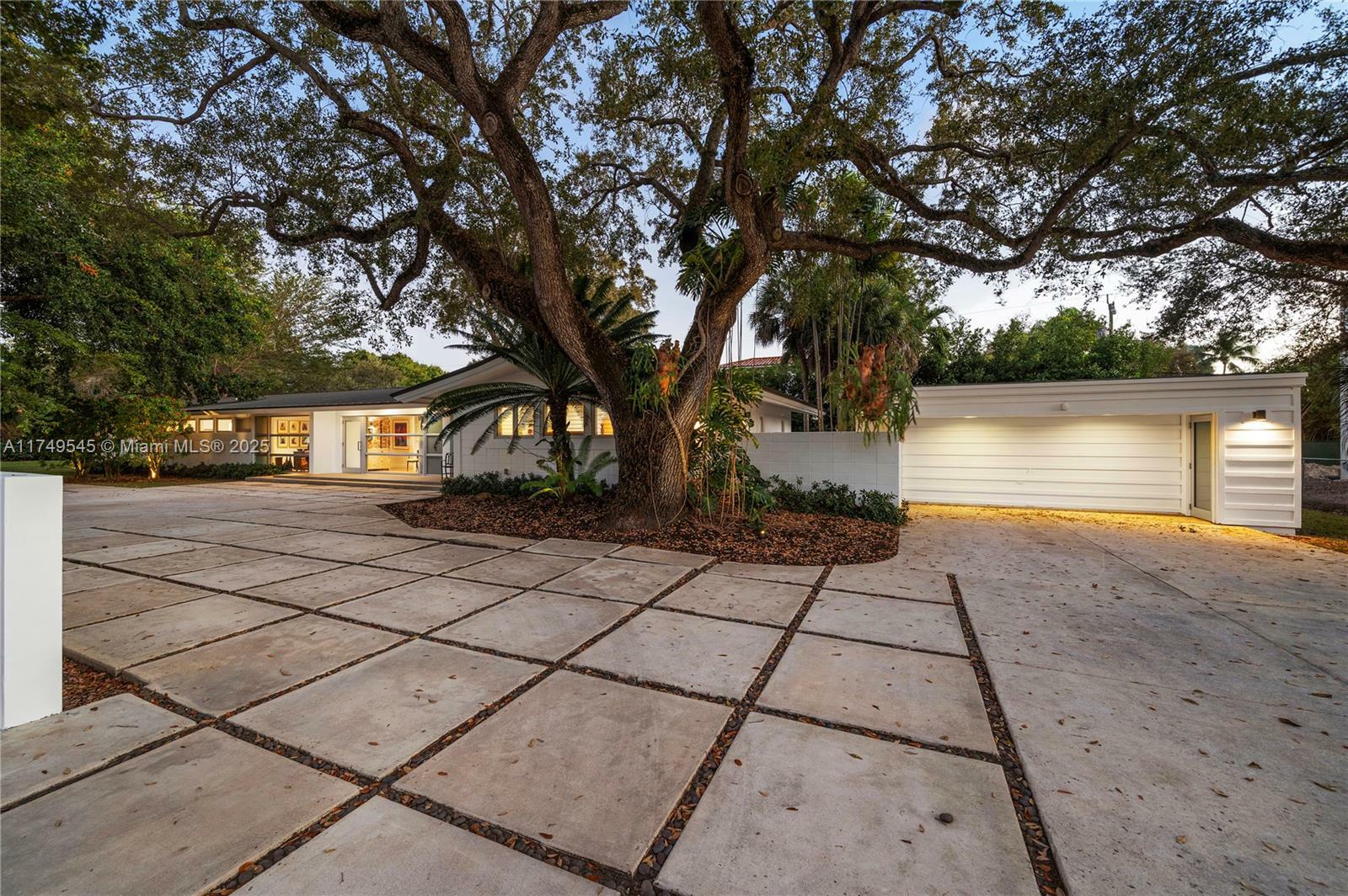 Property Photo:  4950 SW 82nd St  FL 33143 