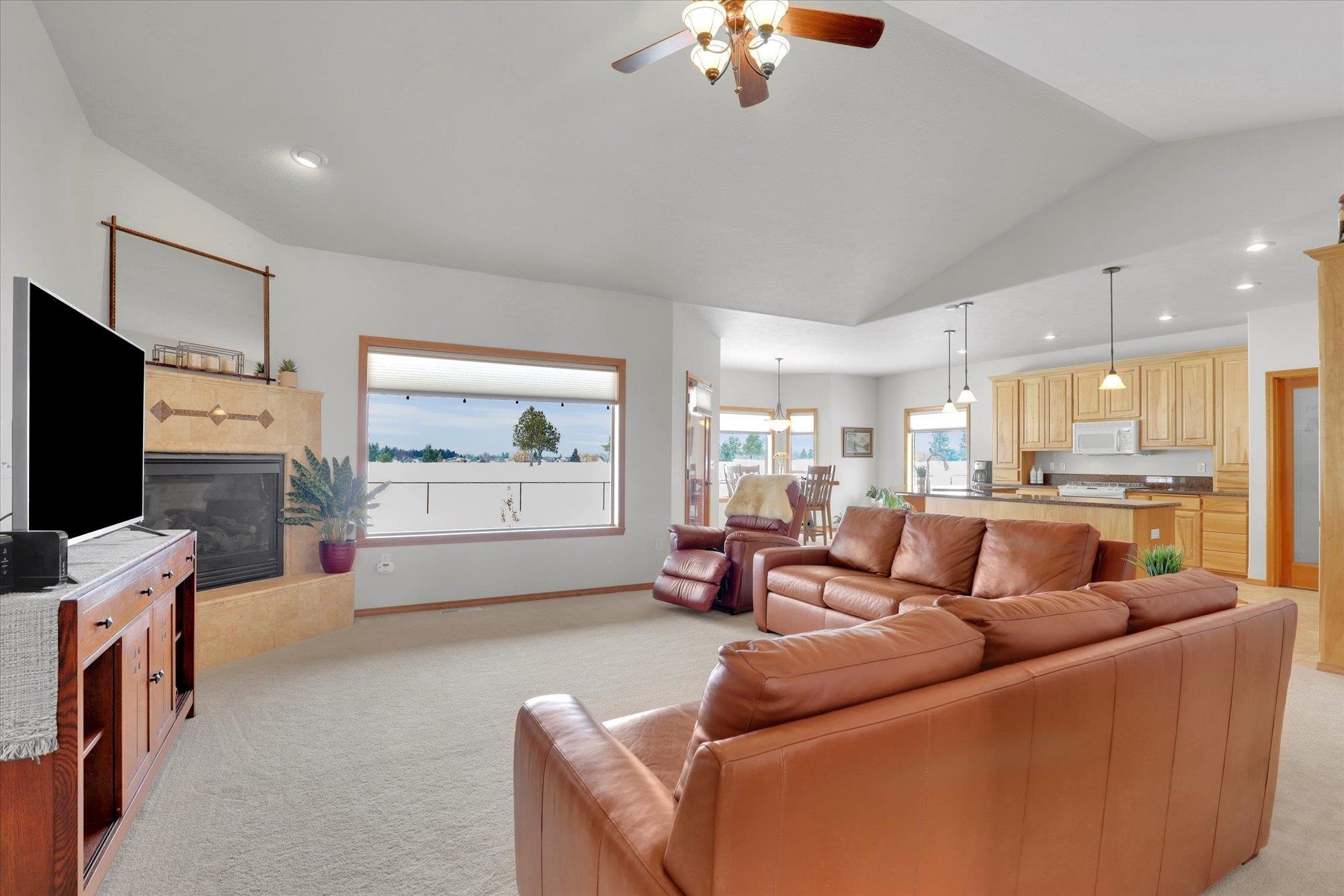Property Photo: 725 N Country Club Dr WA 99006