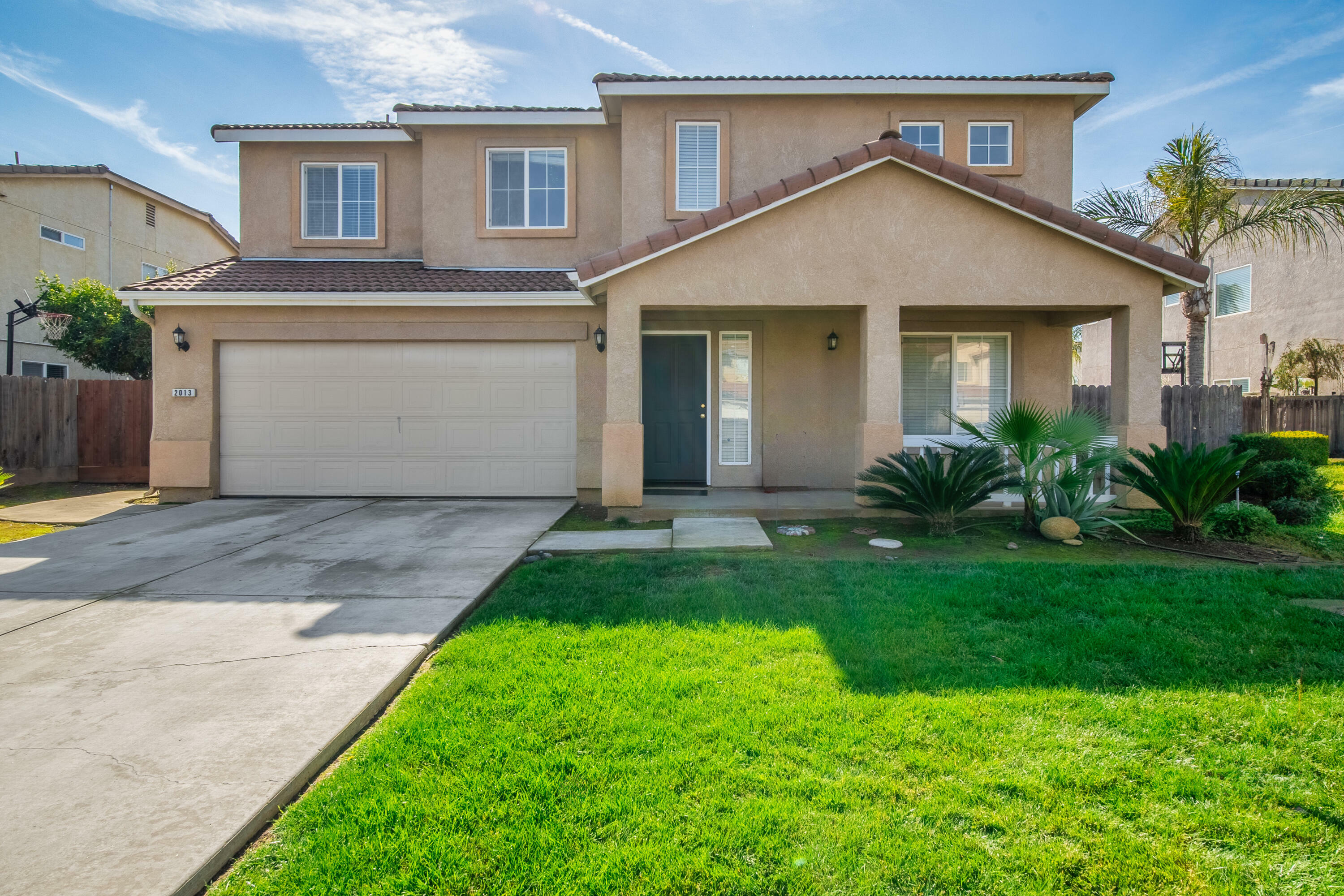 Property Photo: 2013 W Julieann Avenue CA 93257
