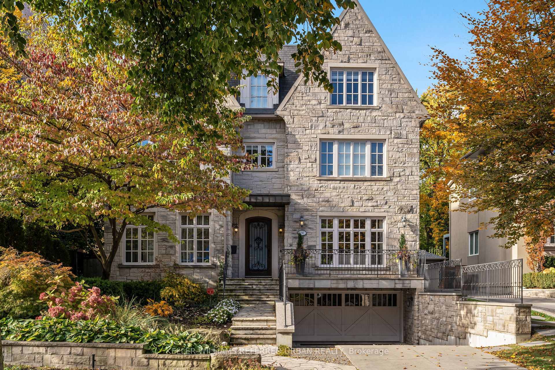 Property Photo: 290 Russell Hill Rd ON M4V 2T6