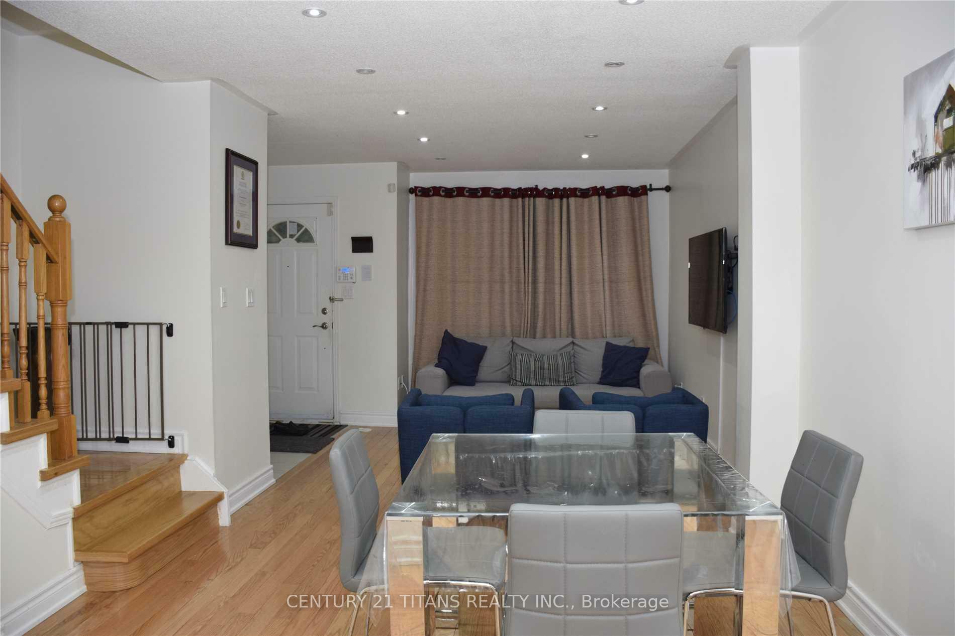 Property Photo: 29 Rosebank Drive 1702 ON M1B 5Y7