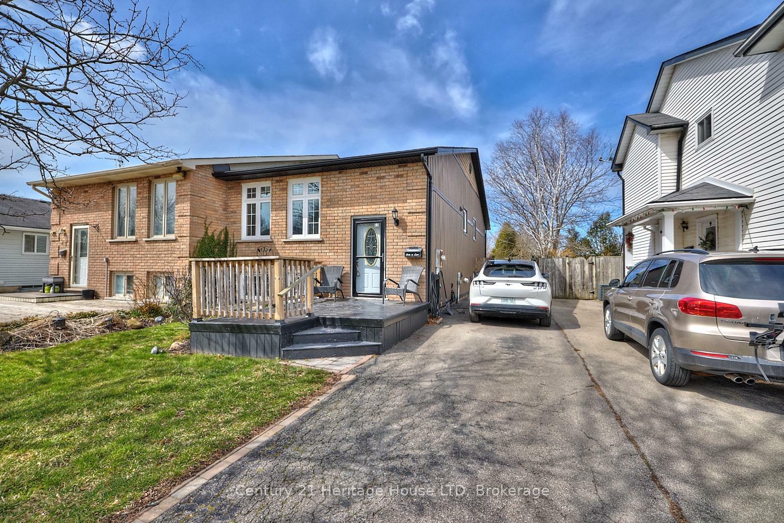 Property Photo: 27 Mayfair Drive ON L3C 7A1